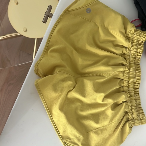 RARE lululemon 2.5 inch hottie hots - Picture 2 of 3